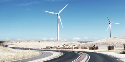 start-header-klimaschutz-windenergie-straße-climate-energy